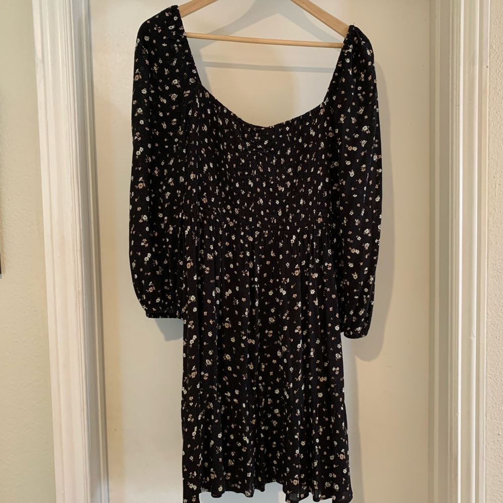 Carly Jean Los Angeles Black Floral Long Sleeve Dress